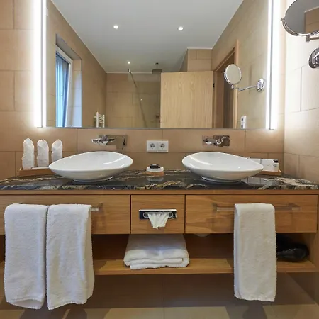 Inselhotel Vierjahreszeiten Otel Borkum