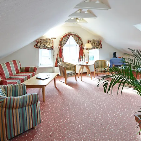 Inselhotel Vierjahreszeiten بوركم