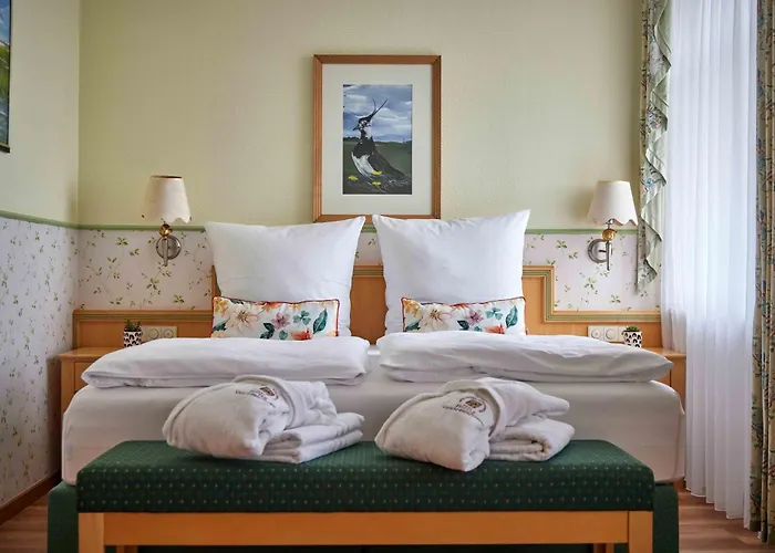 Inselhotel Vierjahreszeiten 4* بوركم