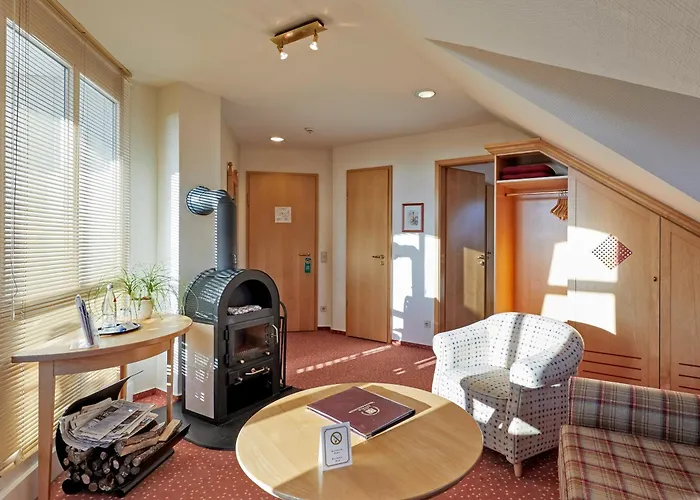 فندق Inselhotel Vierjahreszeiten 4*