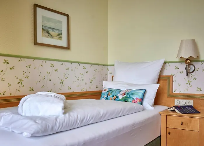 Inselhotel Vierjahreszeiten فندق بوركم